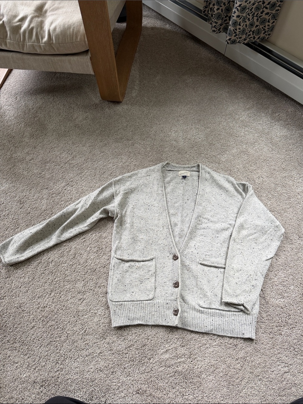 Universal Thread Light Gray Speckled V-Neck Button Cardigan